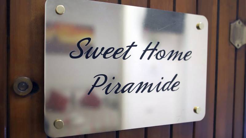 sweet-home-piramide-roma-foto-targa-ingresso
